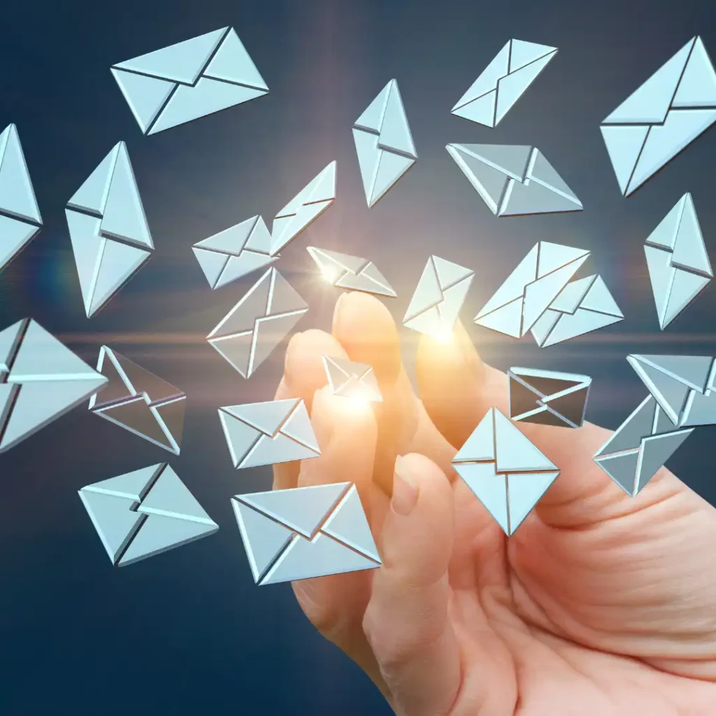 Illustration des tendances de l'emailing en 2025, axées sur la personnalisation et l'innovation marketing.