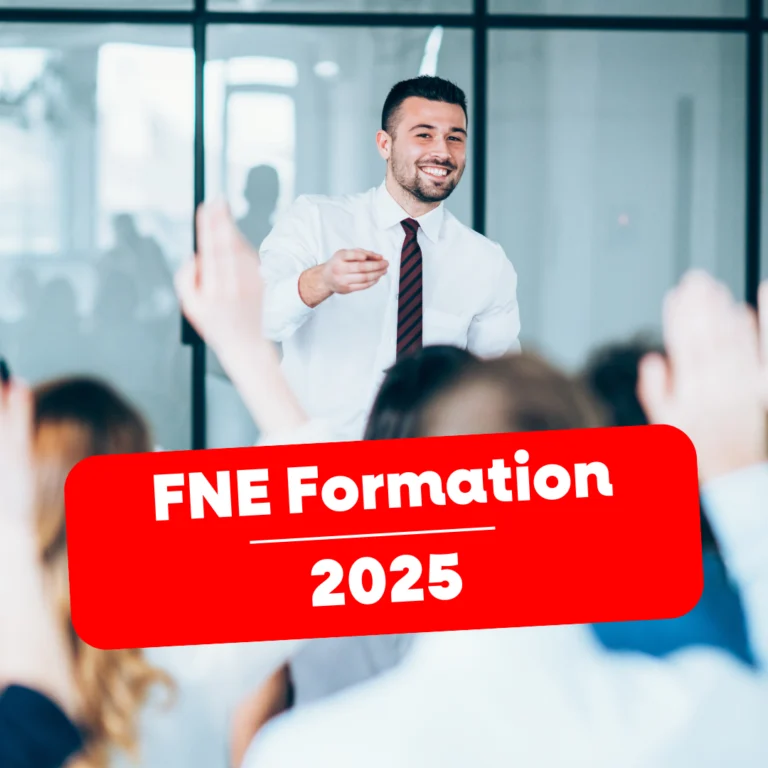 Formation en entreprise financée par le dispositif FNE-Formation avec un formateur et des salariés en apprentissage.